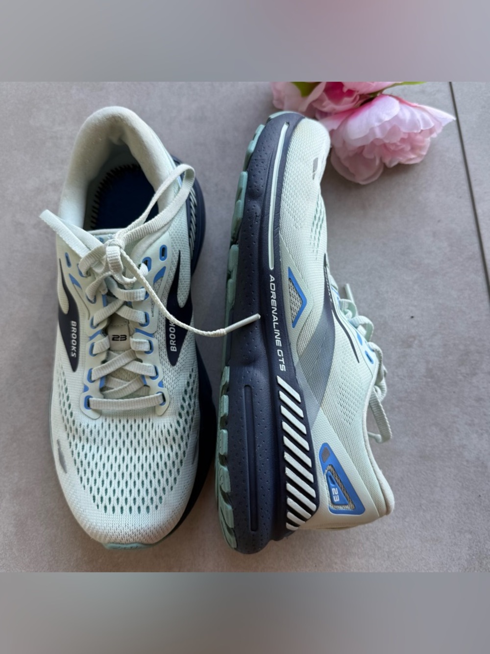 Brooks Adrenaline GTS 23 Lace-Up Running Shoes SZ 7.5 Mint & Navy Accents